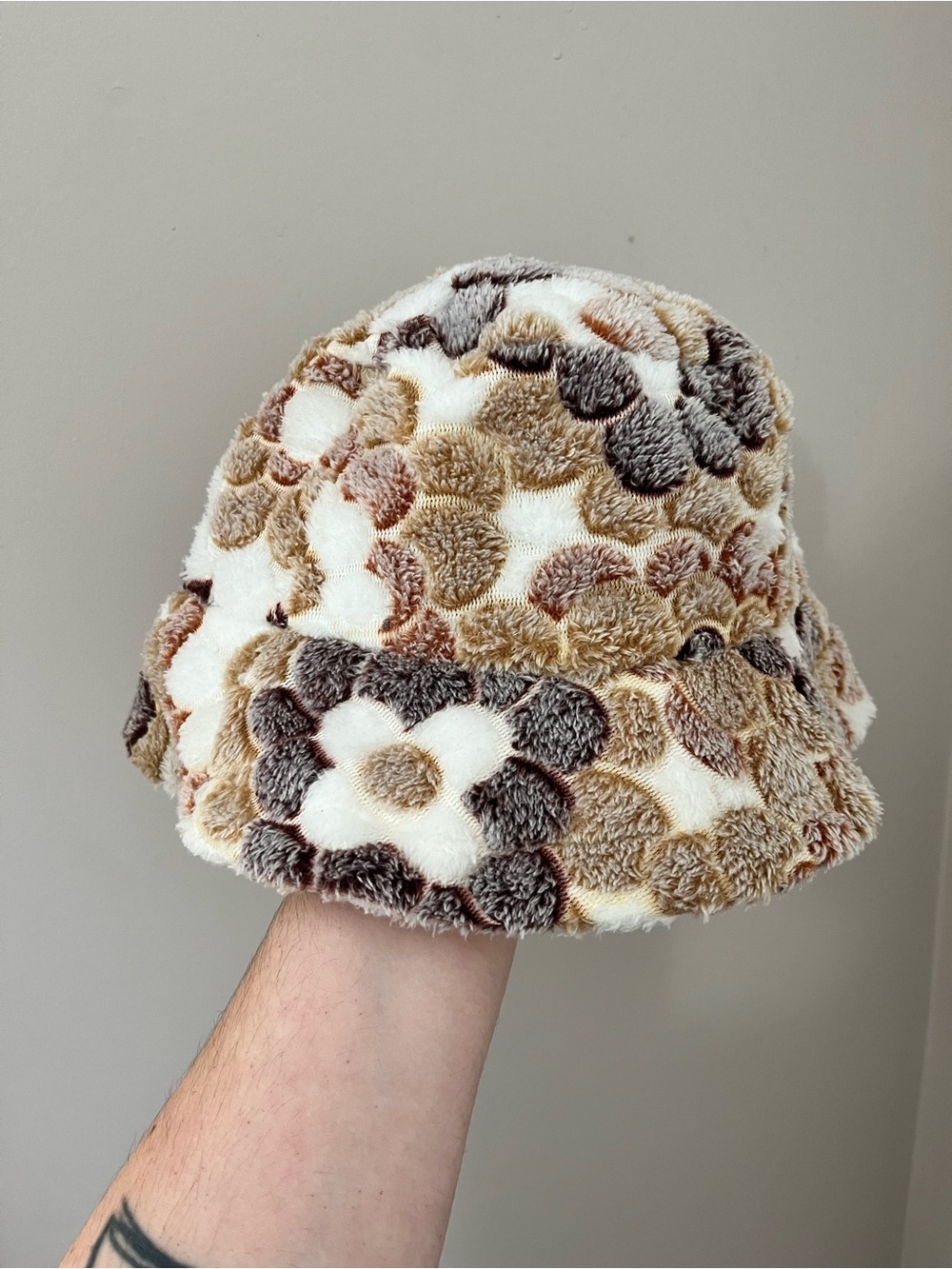 SHEIN Fluffy Floral Bucket Hat - Picture 3 of 4